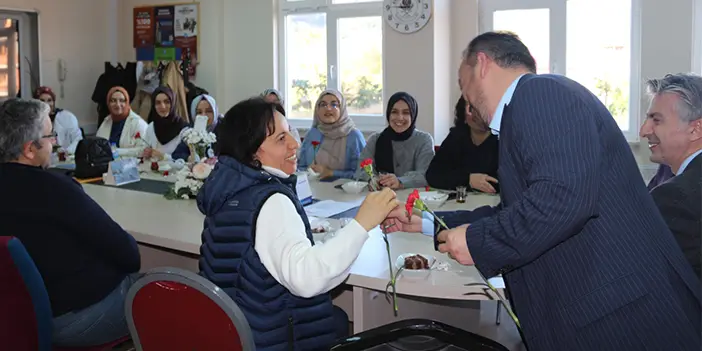 AK Parti Beşikdüzü Belediye Başkan aday adayı Ali Zeytin'den öğretmenlere ziyaret