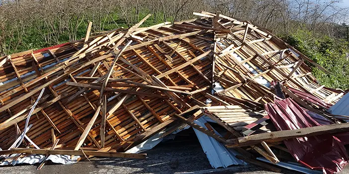 Ordu'da fırtına çatıları uçurdu! "Deprem sandık"