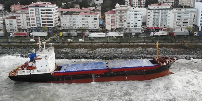 Artvin’de karaya oturan geminin onarım çalışması sürüyor