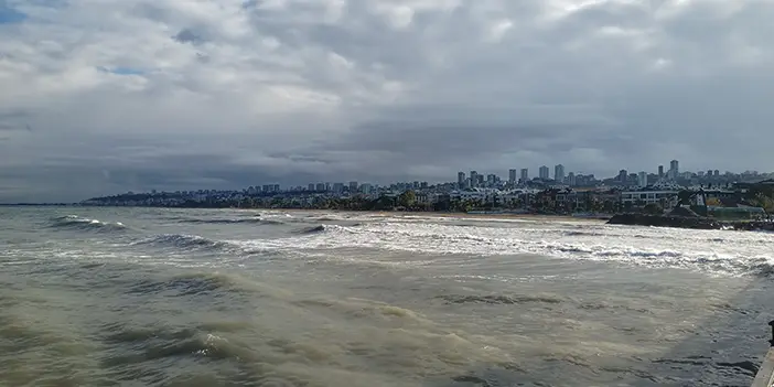 Samsun'da üç güzellik aynı karede! Kar, kumsal ve deniz