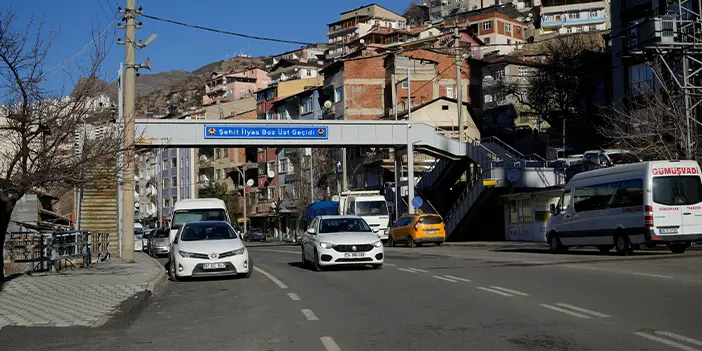 Gümüşhane'de yolun karşısına geçmek isteyen öğrenci yaralandı! 