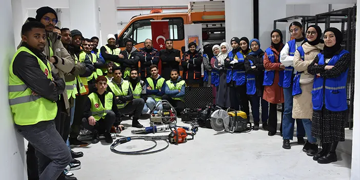 Trabzon'daki yabancı uyruklu öğrencilere afet eğitimi