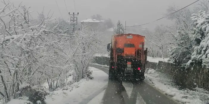 Trabzon'da karla mücadele çalışmaları sürüyor! Ekipler sahada