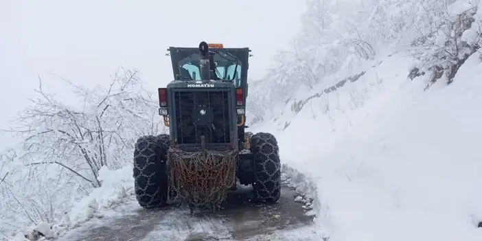 Trabzon'da karla mücadele çalışmaları sürüyor! Ekipler sahada