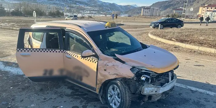 Bölgemizde trafik kazası! İki otomobil çarpıştı, 3 yaralı