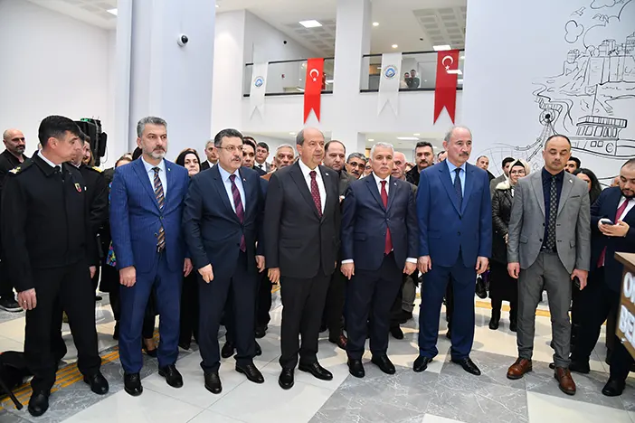 kktc-cumhurbaskani-ersin-tatar-trabzonda-ortahisar-belediyesini-ziyaret-etti-010.webp