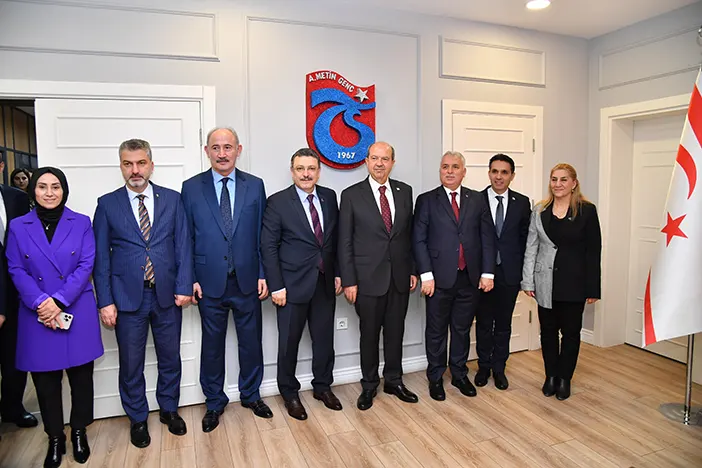 kktc-cumhurbaskani-ersin-tatar-trabzonda-ortahisar-belediyesini-ziyaret-etti-013.webp