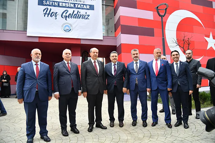 kktc-cumhurbaskani-ersin-tatar-trabzonda-ortahisar-belediyesini-ziyaret-etti-015.webp