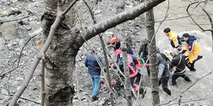 Trabzon’da araç şarampole yuvarlandı! Ekipler seferber oldu