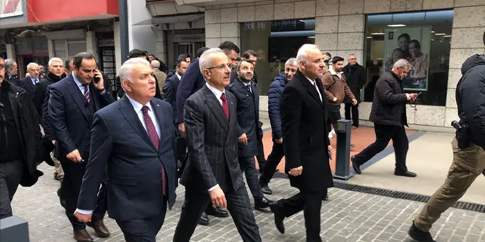 Bakanı Uraloğlu'nun Trabzon ziyareti! Esnaf ve vatandaşlarla buluştu