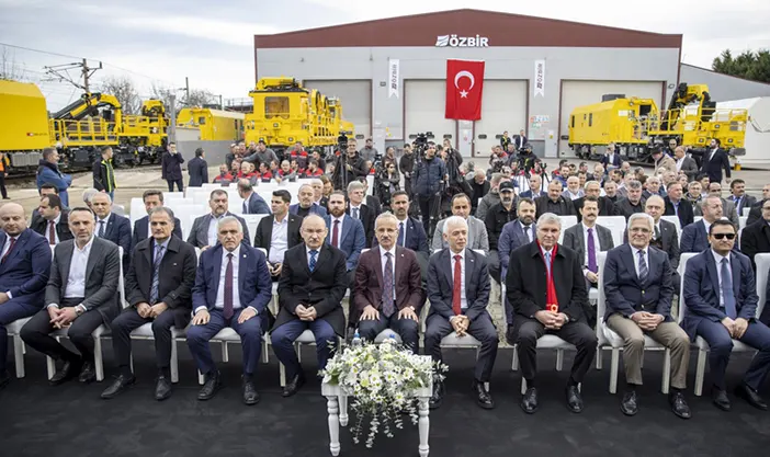 bakan-uraloglundan-demiryolu-aciklamasi-hizli-tren-hizmeti-alan-il-sayimizi-52ye-ulastiracagiz-001.webp