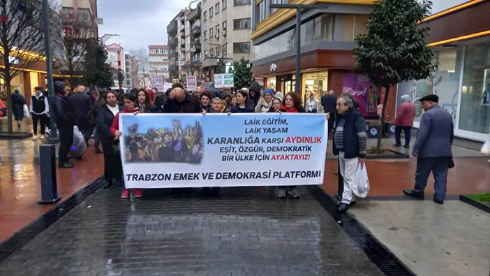 trabzon-emek-ve-demokrasi-platformu-yurutus-yapti-laiklik-bagimsizligin-teminatidir-001.webp