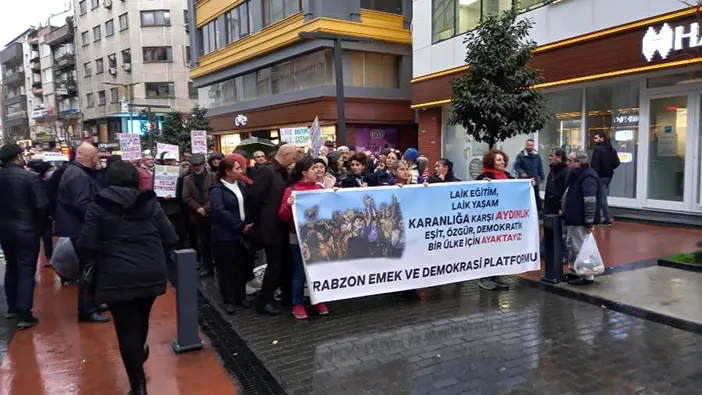 trabzon-emek-ve-demokrasi-platformu-yurutus-yapti-laiklik-bagimsizligin-teminatidir.webp