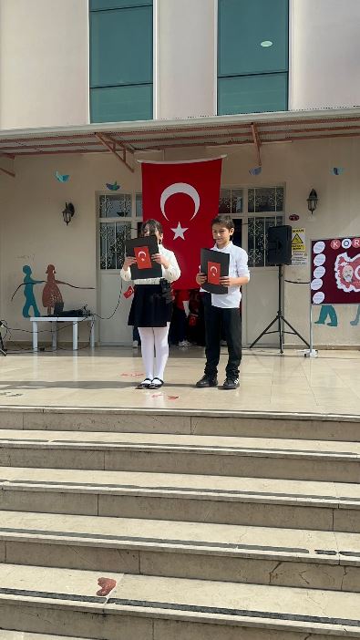 trabzon-soguksu-istiklal-ilkokulundan-anlamli-program-istiklal-marsi-ve-mehmet-akif-ersoy-002.jpeg