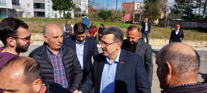 ak-parti-trabzon-buyuksehir-belediye-baskan-adayi-ahmet-metin-genc-oyunu-kullandi-002.webp