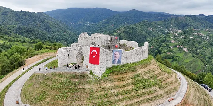 Rize'de tarihi kalede 19 Mayıs etkinliği