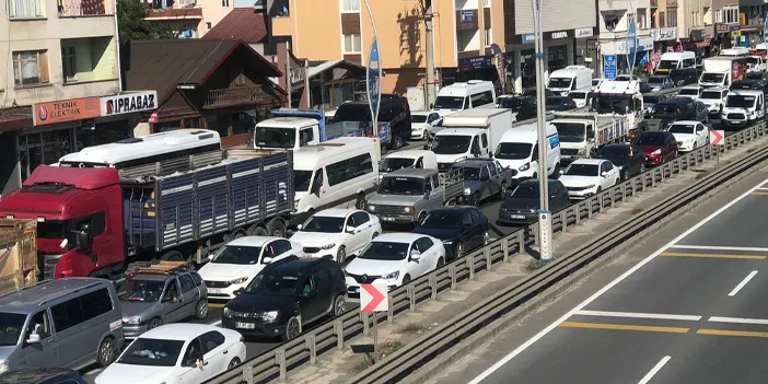 Trabzon'da sabah trafiği çileye dönüştü! 