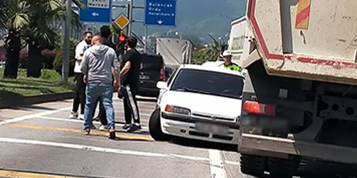 Sürücünün ters yönde girdiği Karadeniz Sahil Yolu'nda kaza! 