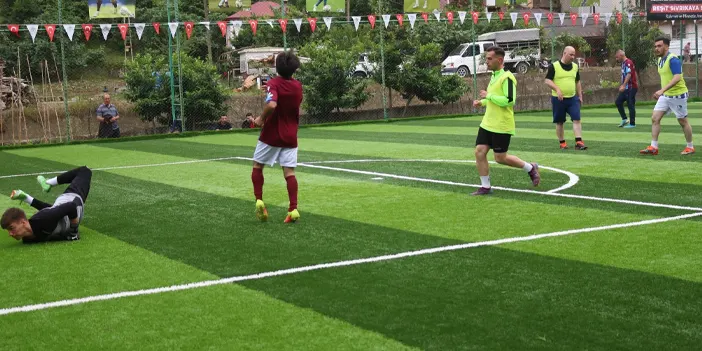 Akçaabat’ta kurumlar arası futbol turnuvasında çeyrek final heyecanı