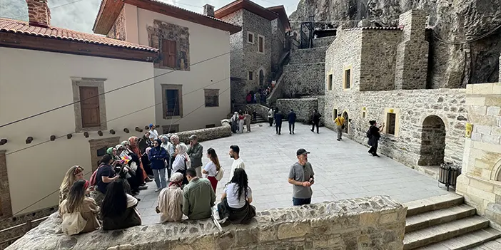 Trabzon'da yaz yoğunluğu başlamadan Sümela Manastırı'nda ziyaretçi artışı