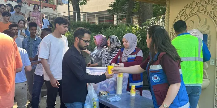 Trabzon'da büyükşehirden öğrencilere çorba ikramı!