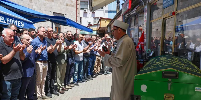 Artvin’de batan teknede ölen genç toprağa verildi 