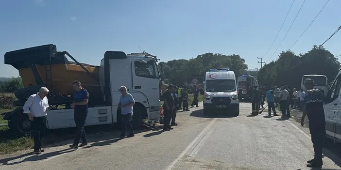 Kocaeli'de tır ile servis minibüsü çarpıştı! Çok sayıda yaralı var 