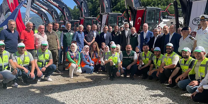 Rize'de sel risklerini azaltmada kullanılacak olan 8 iş makinesi dere ıslahlarına başladı