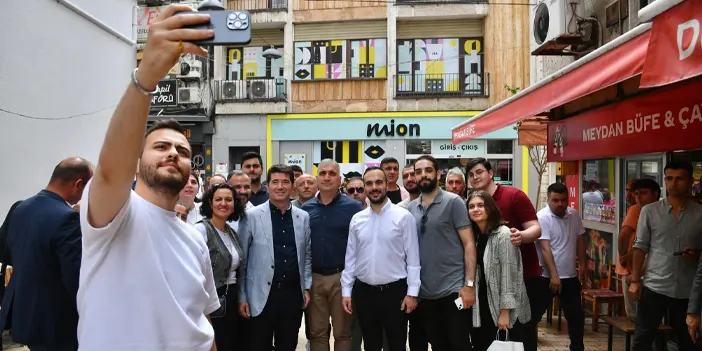 Başkan Kaya vatandaşlarla bayramlaştı! “Biz her zaman Trabzon’un sokaklarında olacağız” 