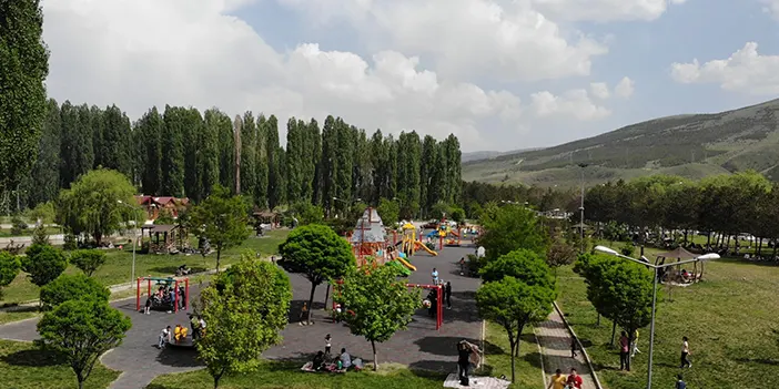 Bayburt’ta piknik alanları doldu