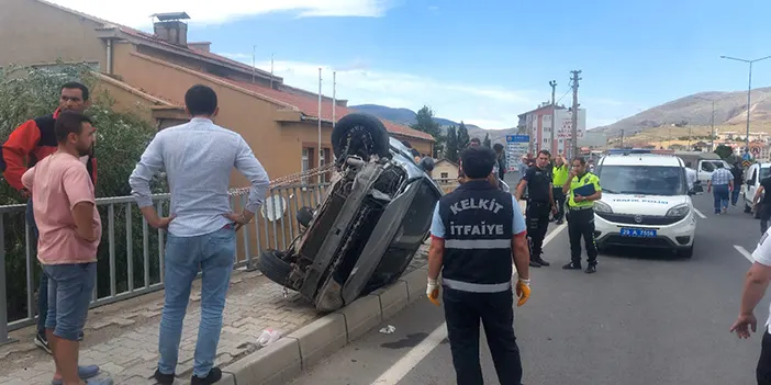 Gümüşhane'de korkutan kaza! Kontrolden çıkan araç kaldırıma daldı 