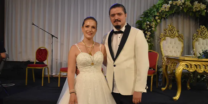 Trabzon'da gelin ve damat kendi düğünlerinde sahne aldı! 