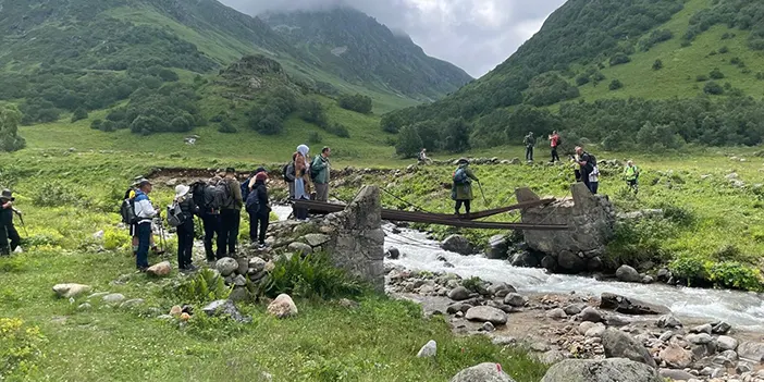 Trabzon'dan hareket ettiler! Nefes kesen manzarada yürüyüdüler