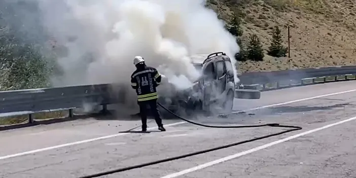 Erzurum'da seyir halindeki otomobil alev aldı