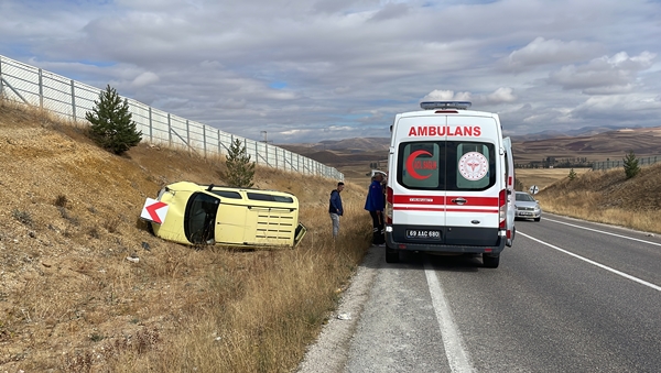 Bayburt'ta trafik kazası! 2 yaralı