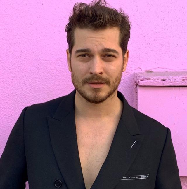 Çağatay Ulusoy, yeni dizisinde jigolo rolünü oynayacak