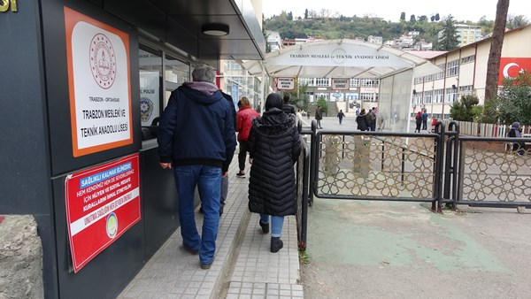 Trabzon'da öğretmenler sınava girdi