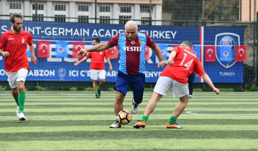 Trabzon'da kardeş takımların maçında dostluk kazandı