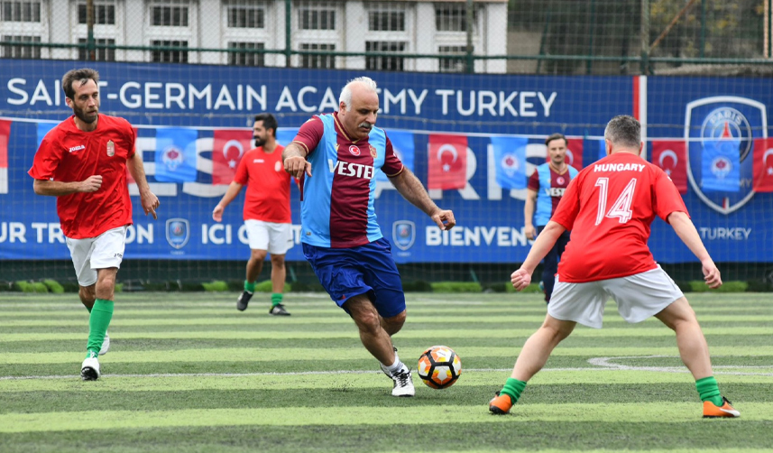 Trabzon'da kardeş takımların maçında dostluk kazandı