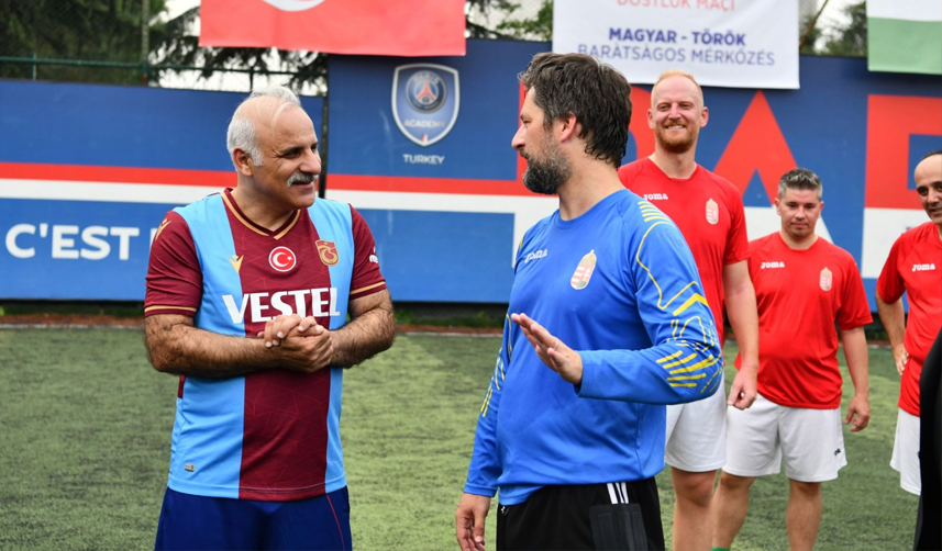 Trabzon'da kardeş takımların maçında dostluk kazandı