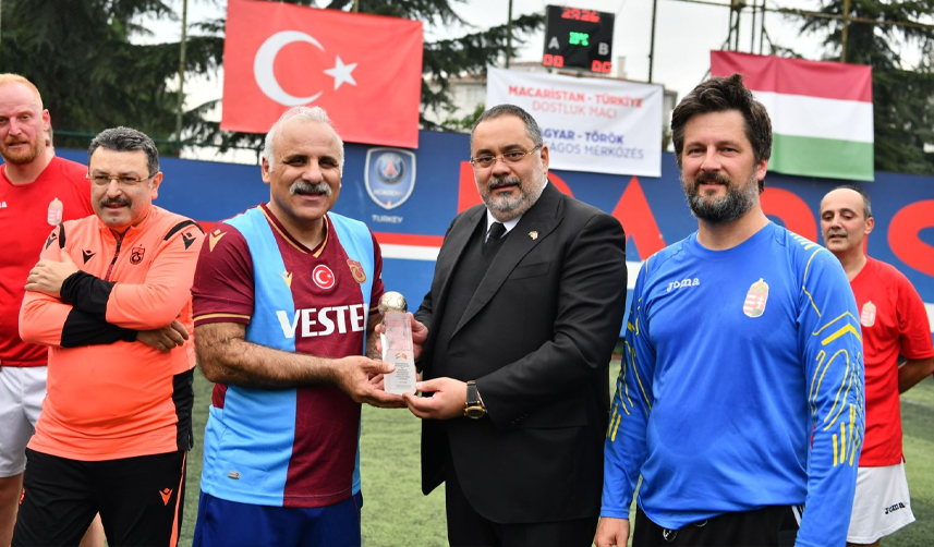 Trabzon'da kardeş takımların maçında dostluk kazandı