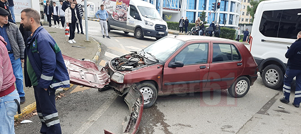 Trabzon’da kavşakta kaza! 2 yaralı