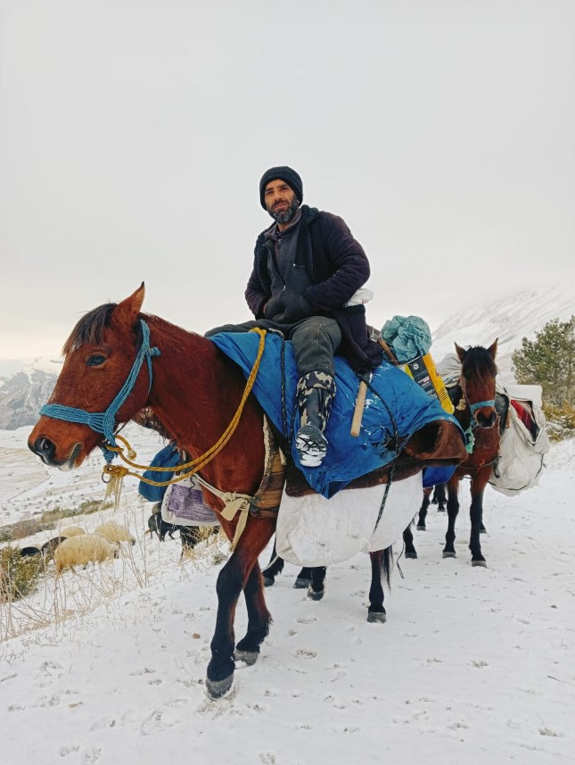 Artvin’de besicilerin zorlu kış şartlarıyla mücadelesi