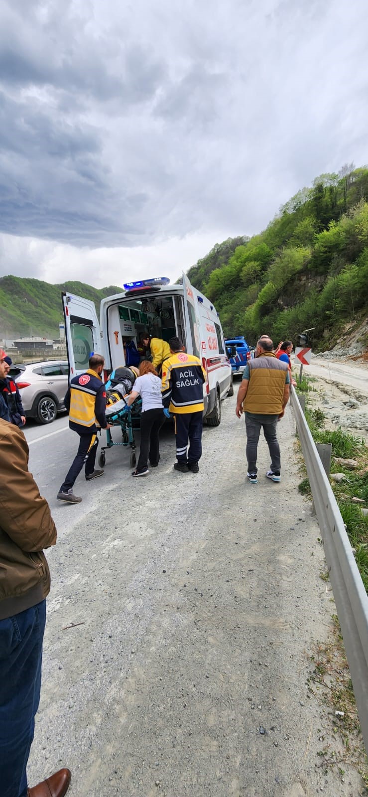 Trabzon'da trafik kazası! 3 kişi yaralandı 