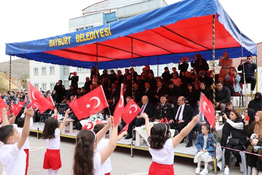 Bayburt’ta 23 Nisan coşkuyla kutlandı