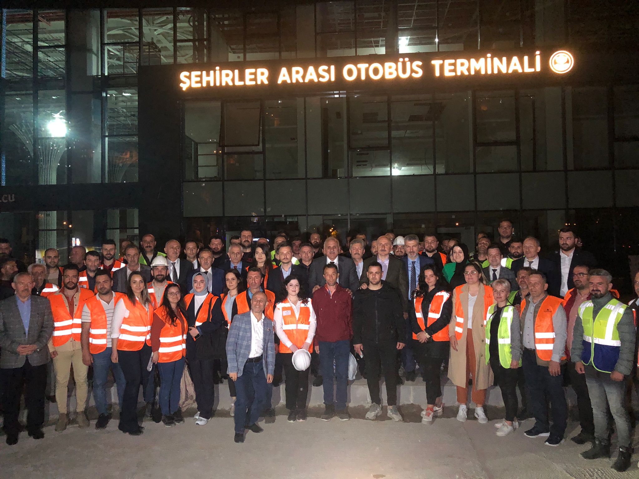 Bakan Karaismailoğlu Trabzon’un yeni otogarını ziyaret etti