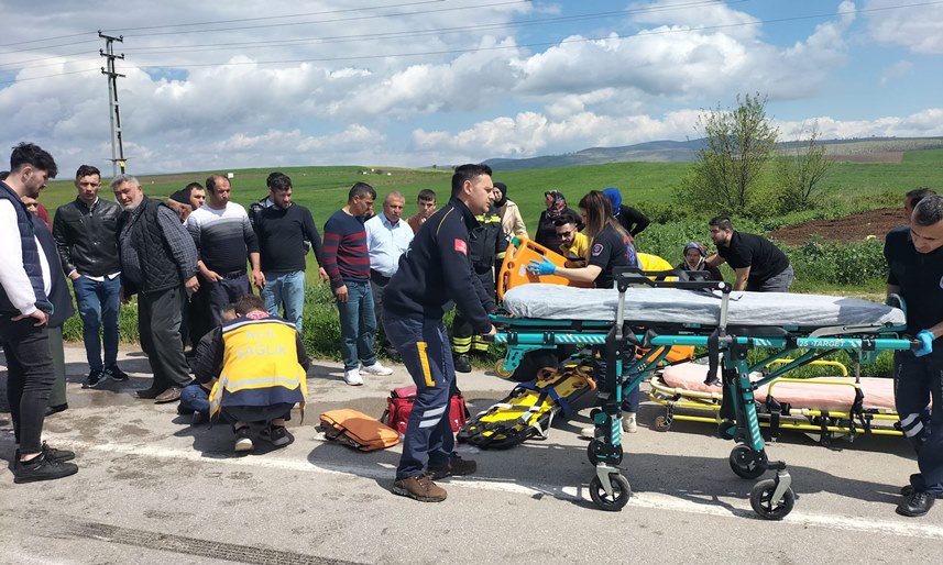 Samsun'da otomobil ile hafif ticari araç çarpıştı! 6 yaralı