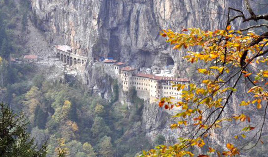 Trabzon'da profesörden 'Sümela Manastırı' için flaş öneri!