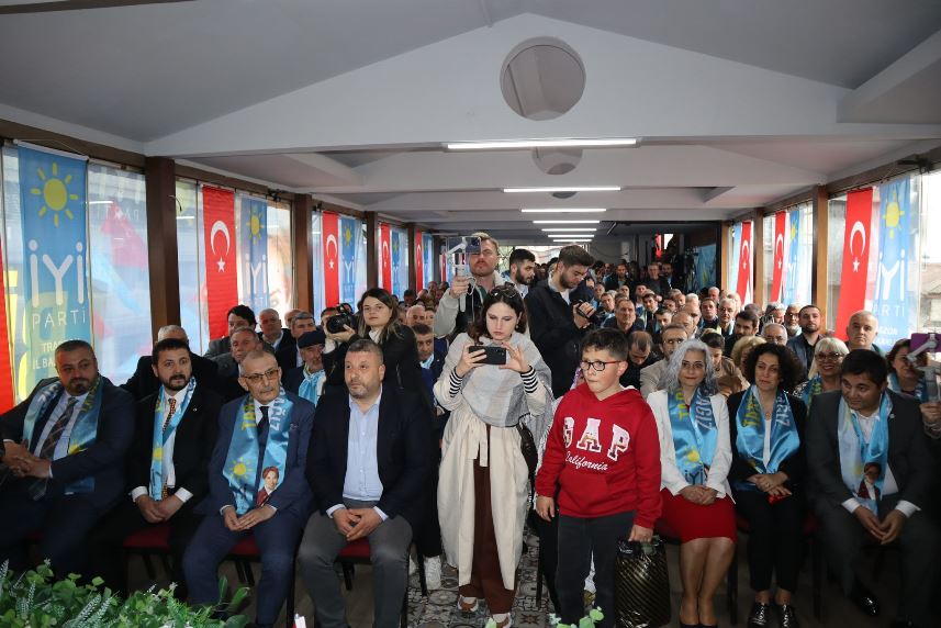 Trabzon’da İYİ Parti’den gövde gösterisi