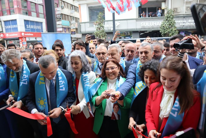 Trabzon’da İYİ Parti’den gövde gösterisi